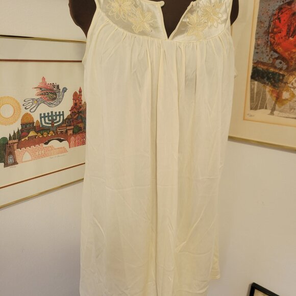Vintage 80's Night Dress by Lorraine 100% Nylon - Picture 2 of 5